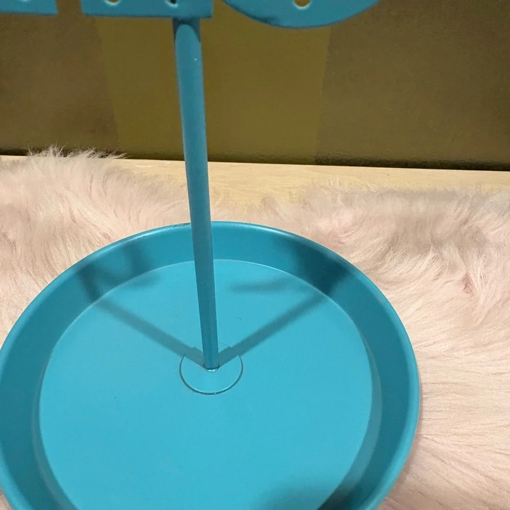 Blue 'XOXO' Jewelry Stand